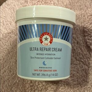 First Aid Beauty Ultra Repair Cream - White and Blue